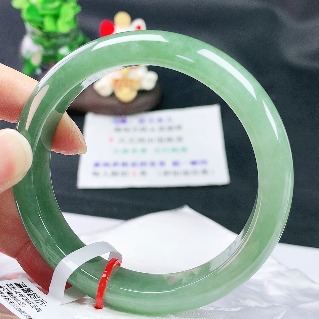 翡翠手镯未镶嵌58圈