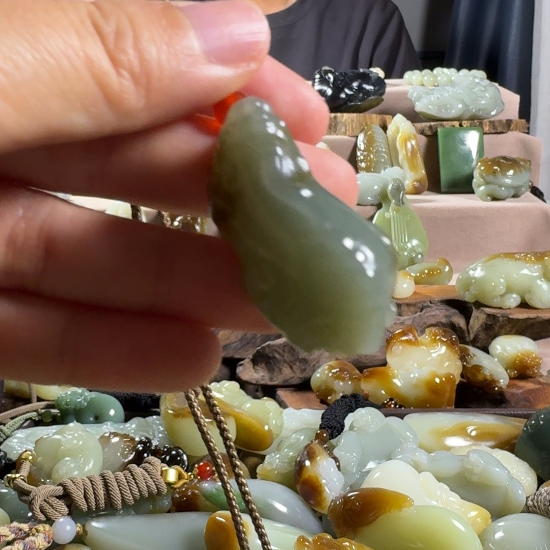 和田玉（糖玉）未镶嵌挂件