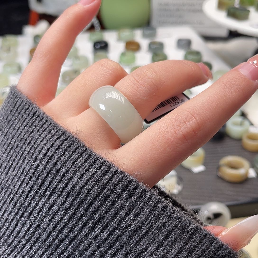 踩****和田玉未镶嵌戒指h9冰白轮胎17.6不退换