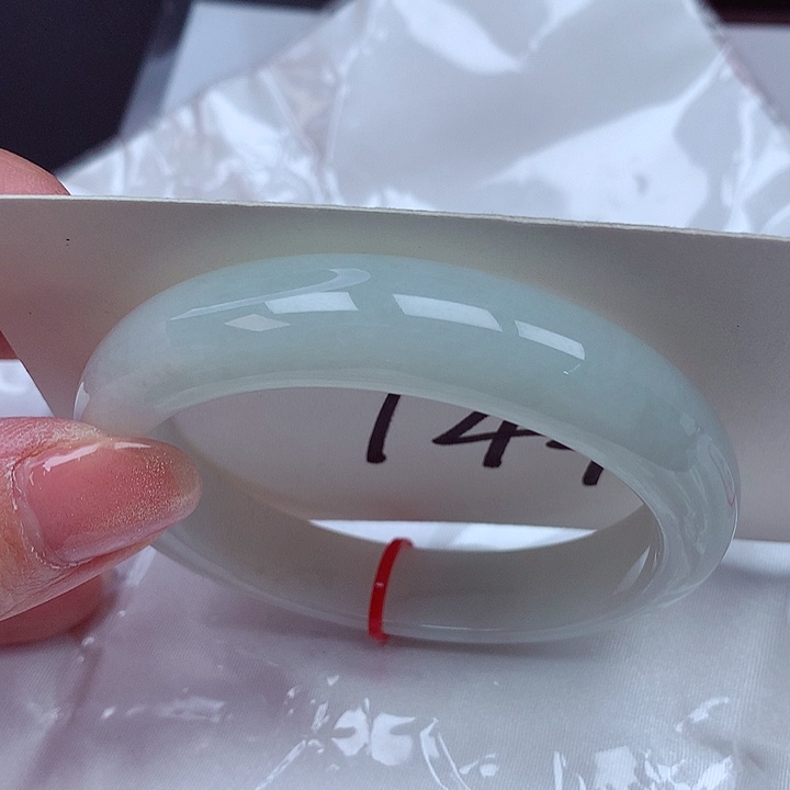翡翠手镯未镶嵌翡翠