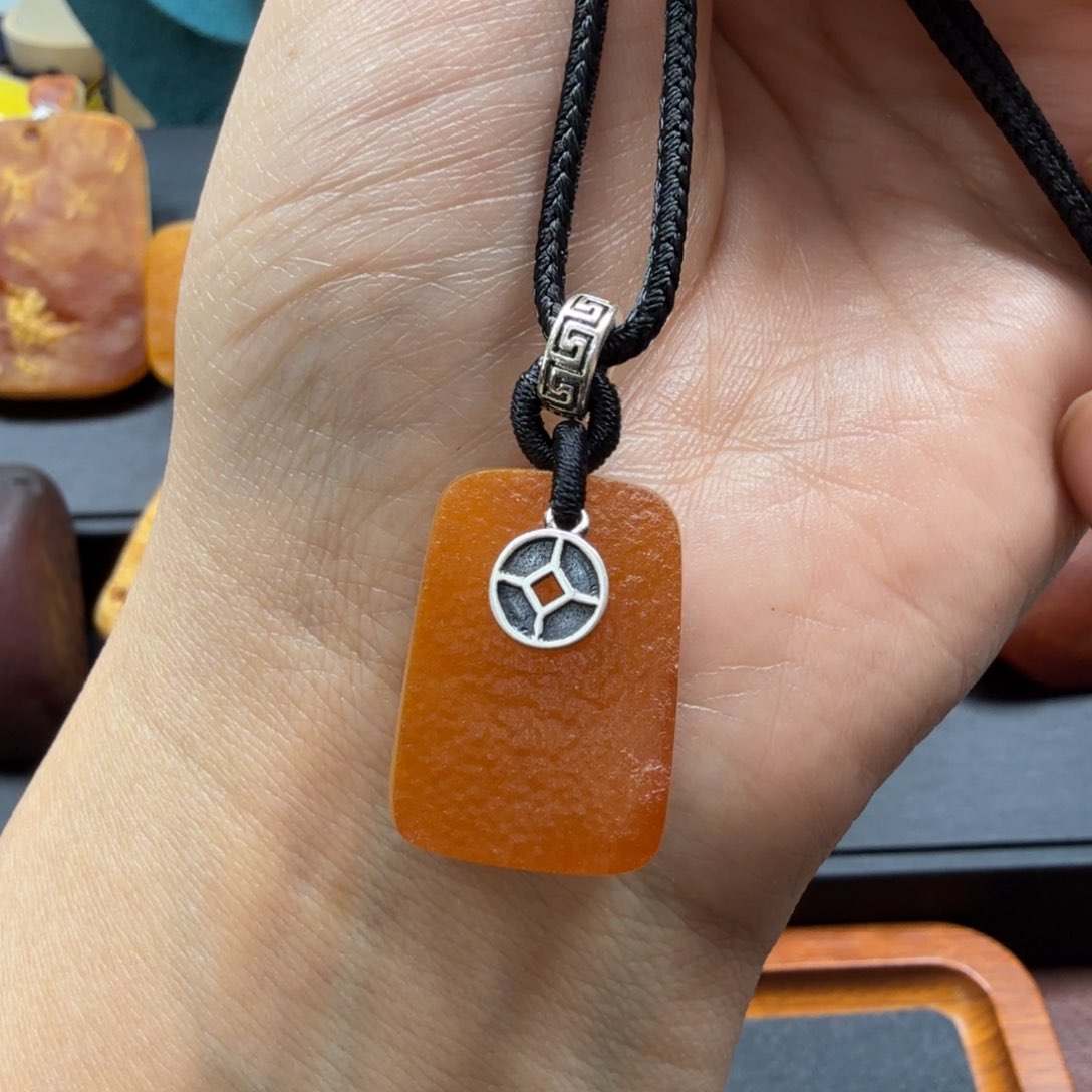 琥珀吊坠(赠链)未镶嵌