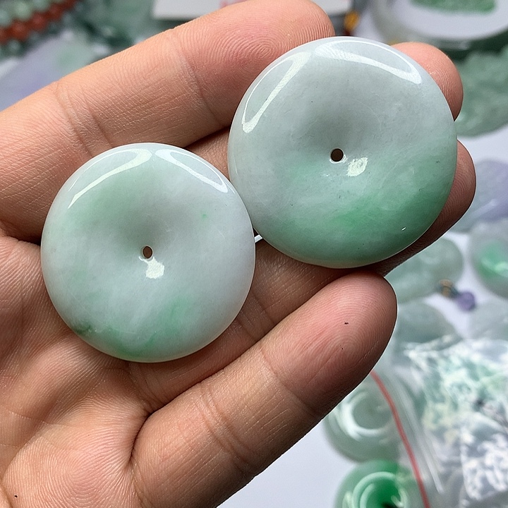 翡翠吊坠(赠链)未镶嵌多样性发货