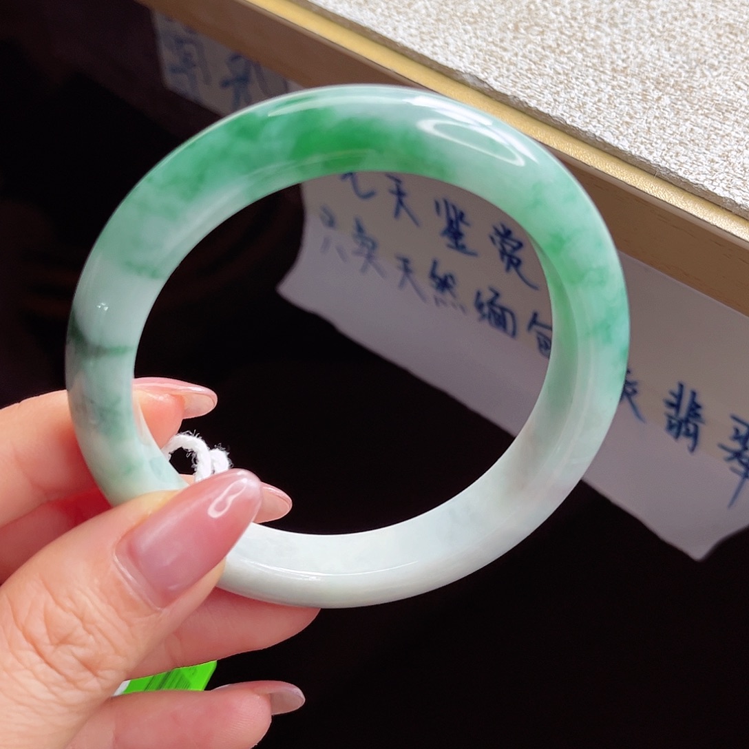 翡翠未镶嵌手镯手镯