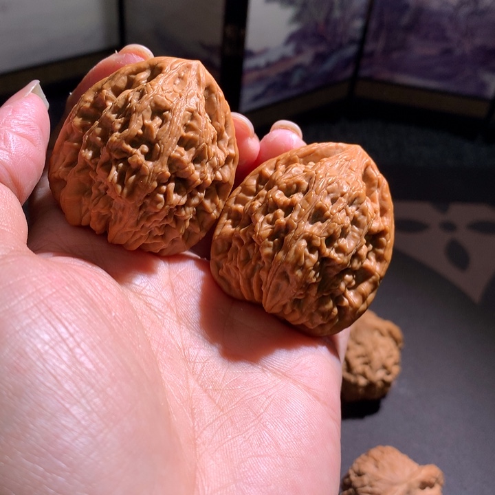 文玩核桃吊坠虎头王