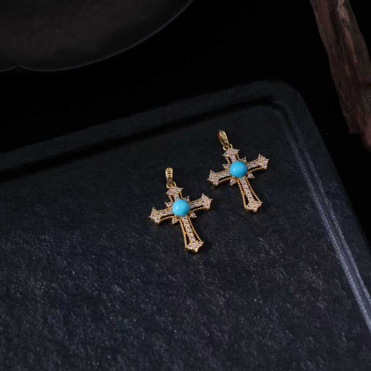 【思嘉专属】穿搭系列 · 18k金美松十字架吊坠 | 多样性发一 AJ0478