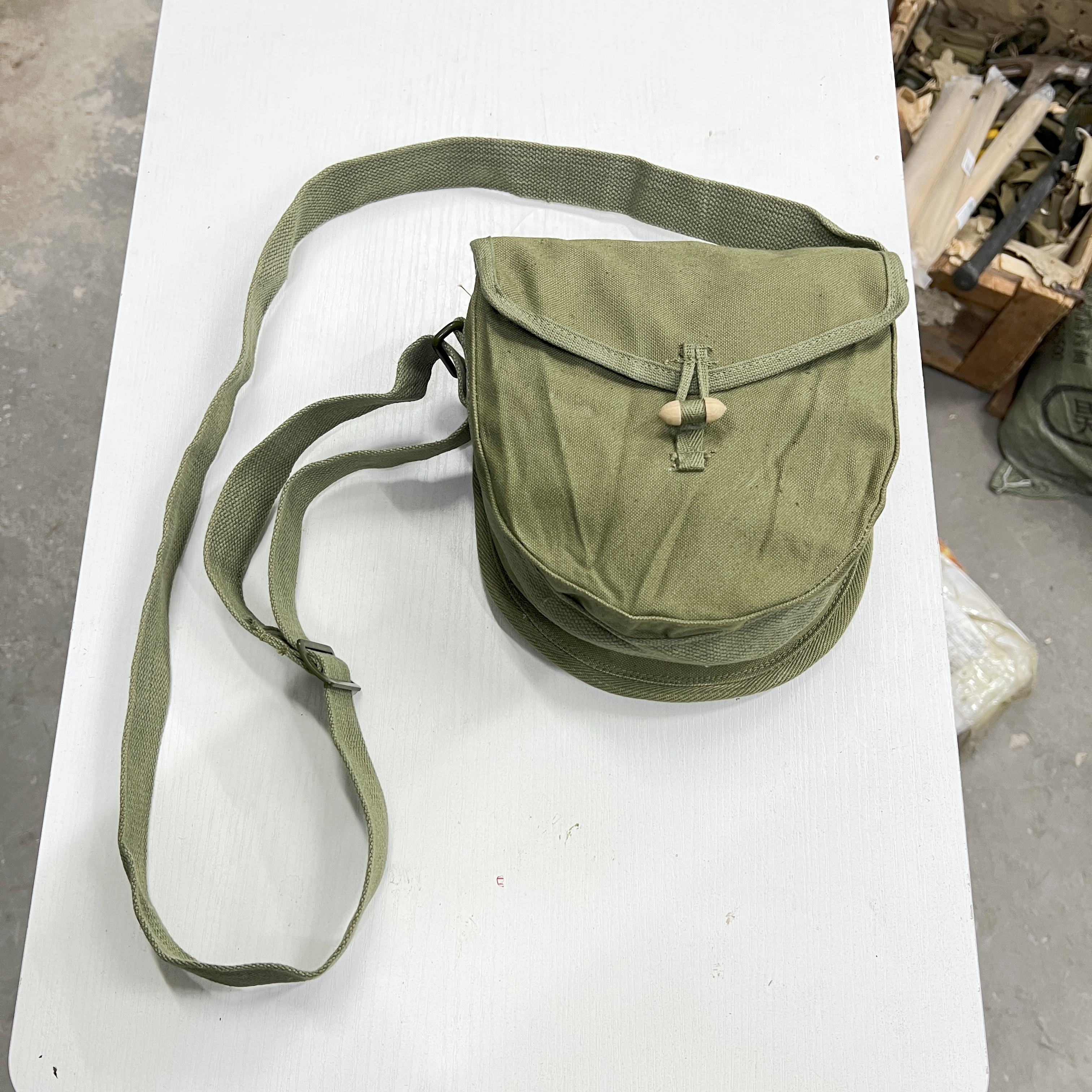 56-1鼓包斜挎包单肩包带地板鼓包18*18cm