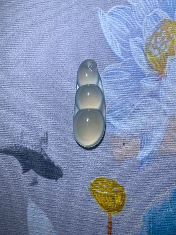 天然岫玉冰料...四季豆...四季平安豆..福气满满...无黑点无裂..