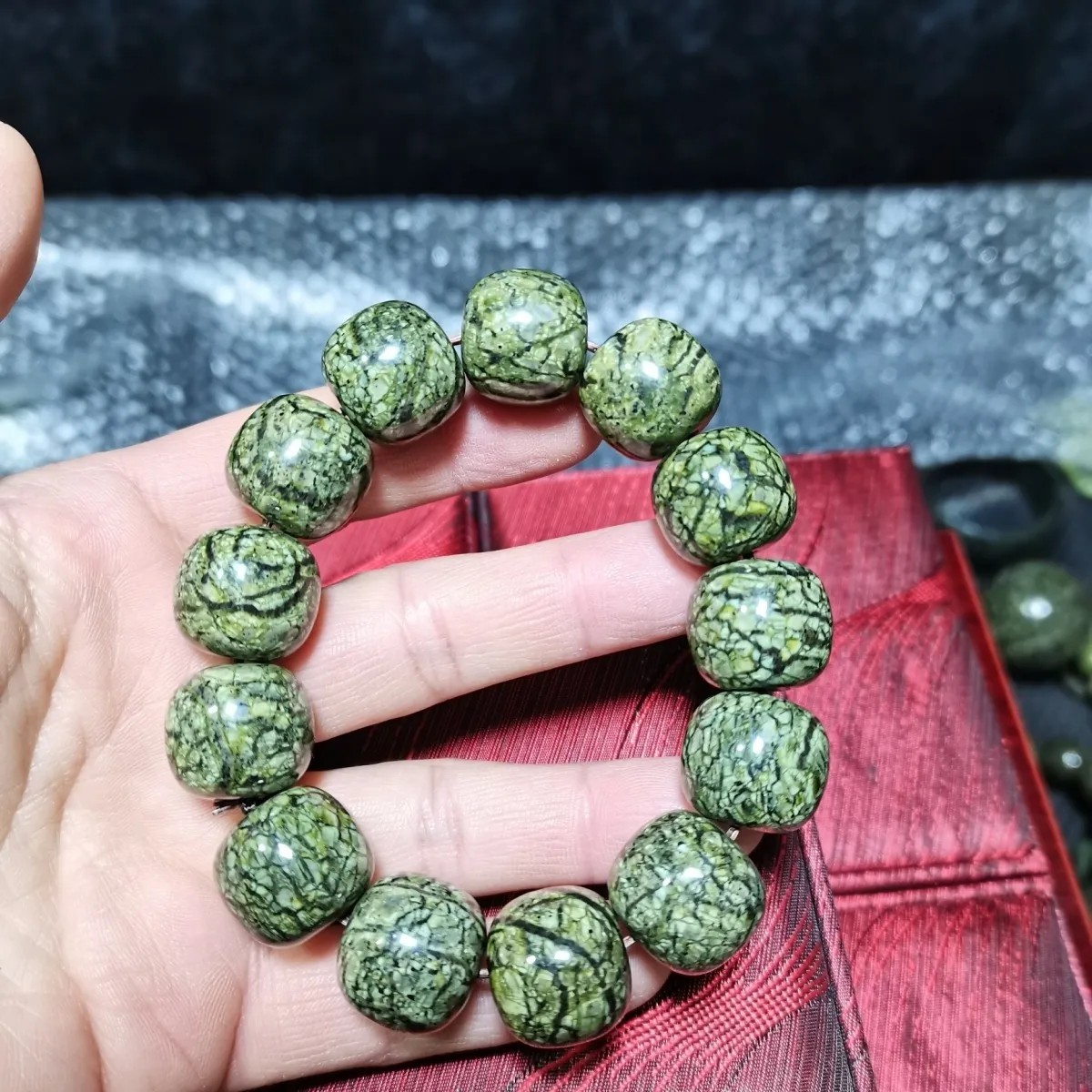 非金属布艺手链 西藏药王石藏玉网格蛇纹玉1.8手串手链多样性发货