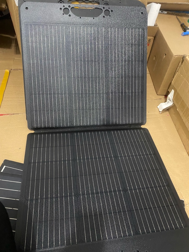 18伏100瓦两折叠太阳能板