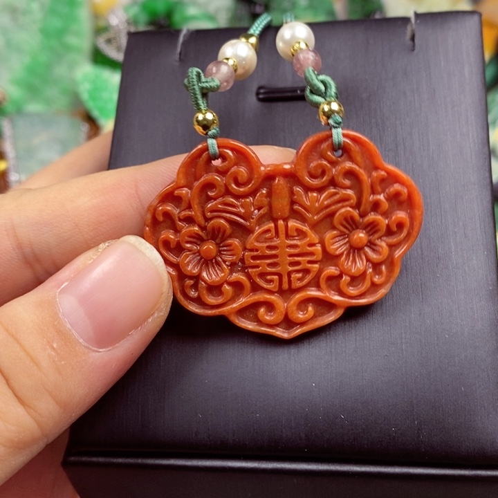 翡翠未镶嵌吊坠(赠链)