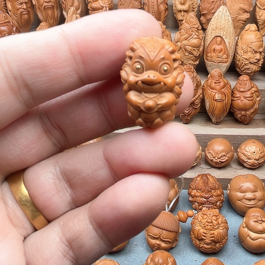 橄榄核吊坠18龙宝宝