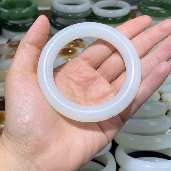 和田玉手镯未镶嵌羊脂白镯56