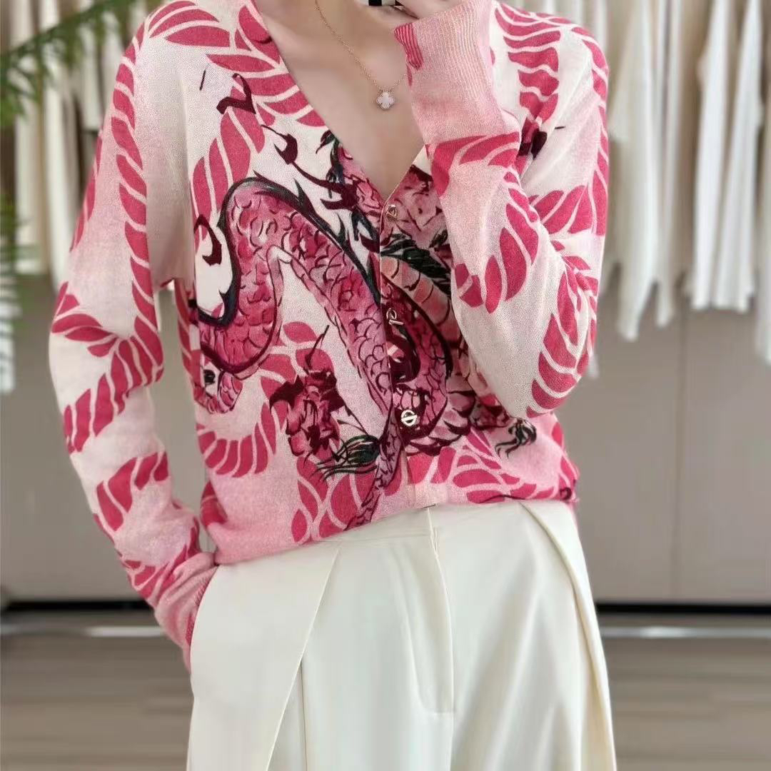 水溶羊毛针织上衣女春V领长字母印花松薄款针织开衫外套1538