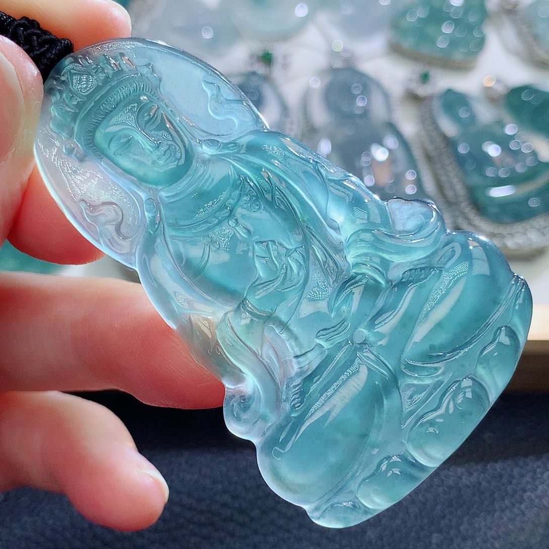 翡翠挂件未镶嵌翡翠