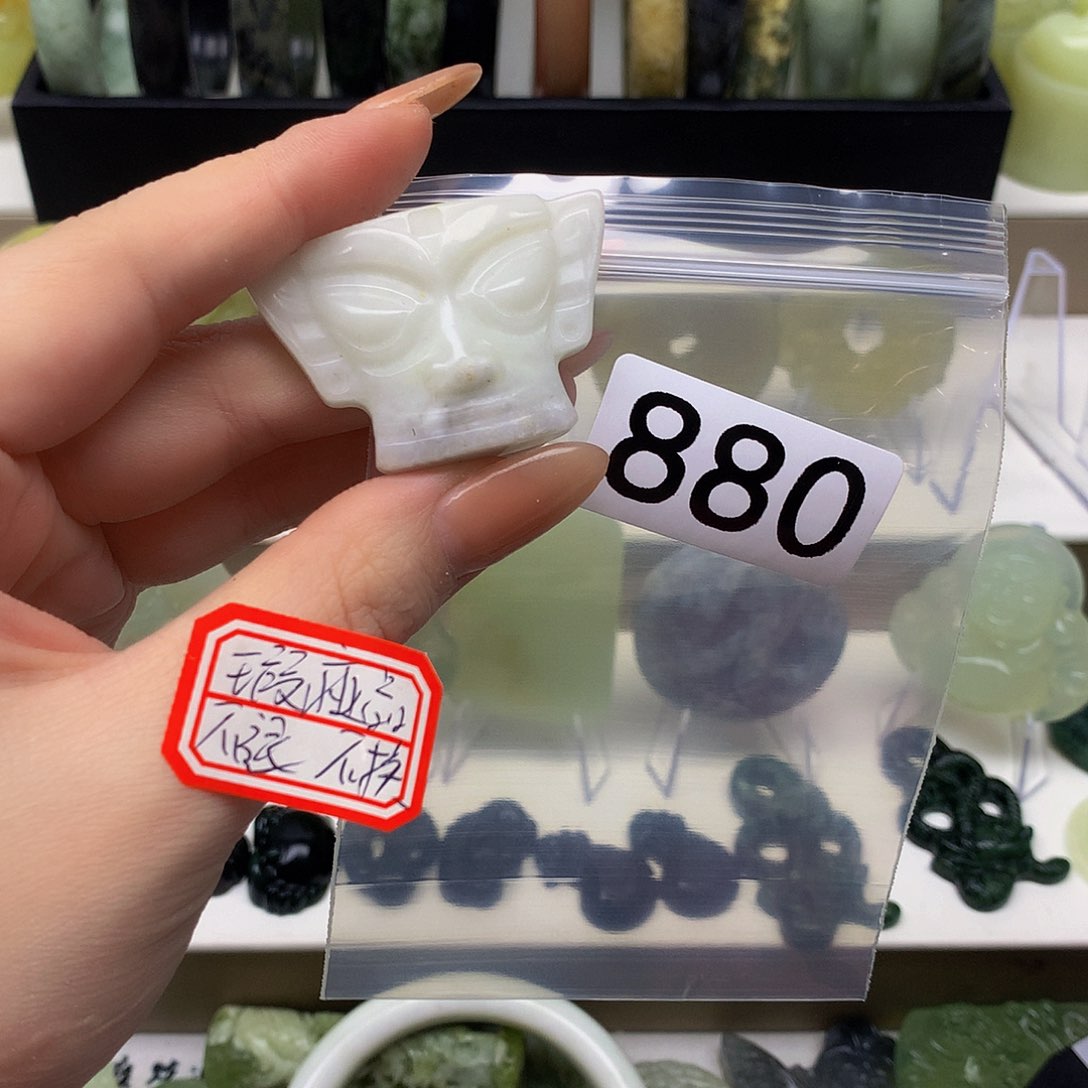 蛇纹石玉颈饰未镶嵌