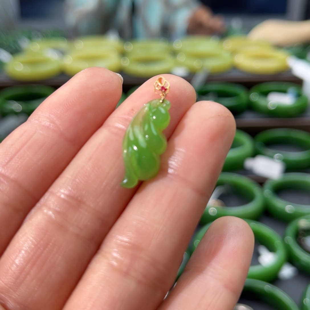 和田玉（碧玉）颈饰18K金镶嵌