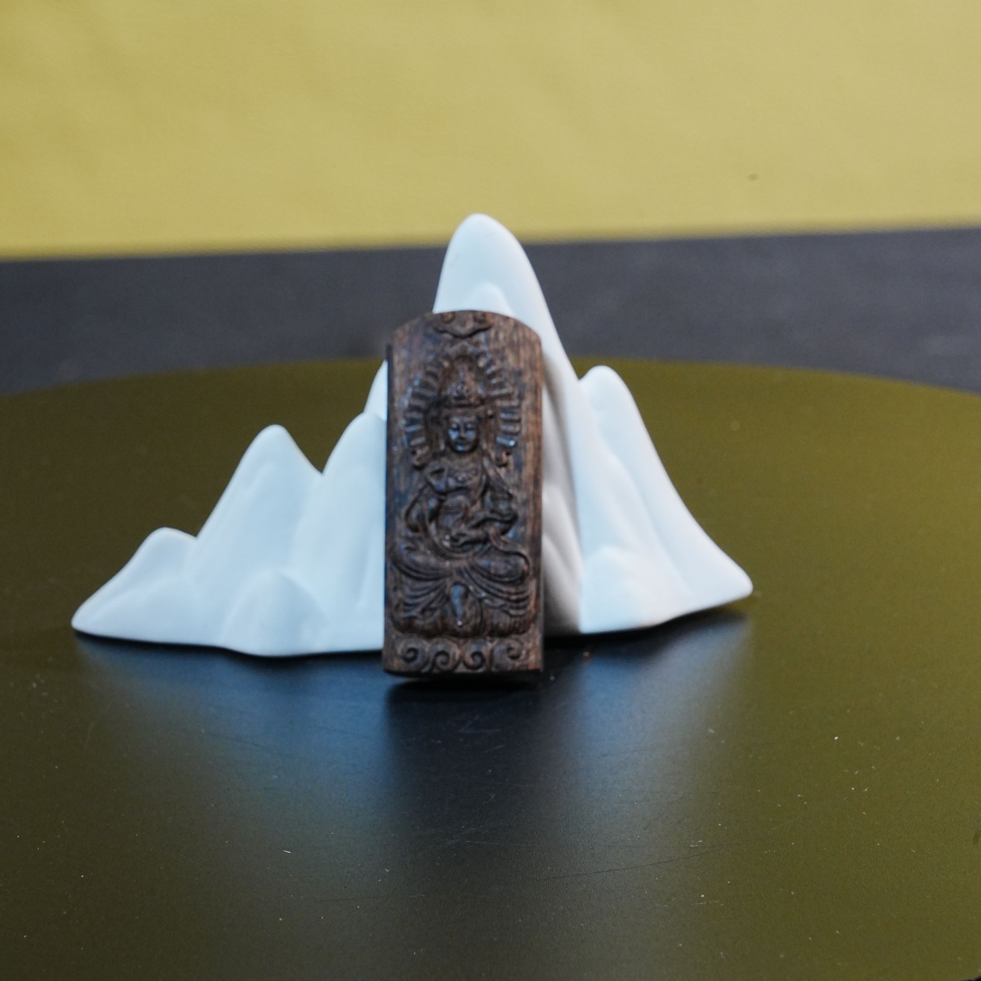 达拉干熟结树心油沉水沉香雕刻件（如意观音） 11.87g 250908025 A