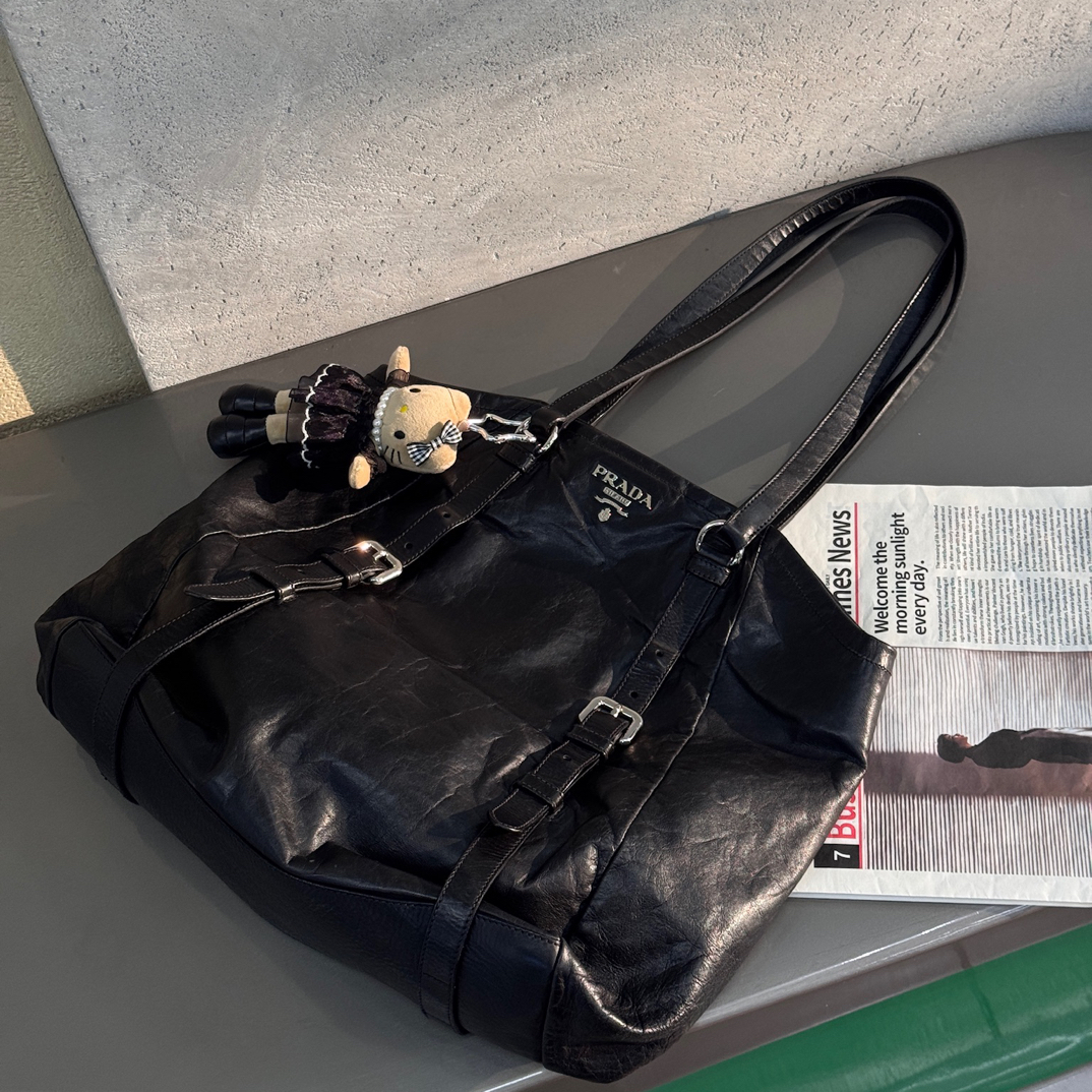 95新 Prada/普拉达 觅时/黑银油蜡皮双肩带tote/118517