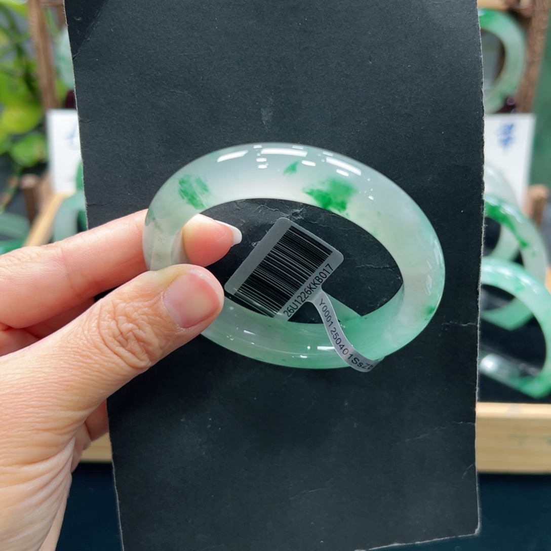 笑***妈石英质玉未镶嵌手镯➕佳佳55