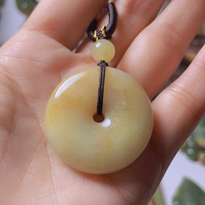 未镶嵌岫岩老玉（透闪石质玉）挂件