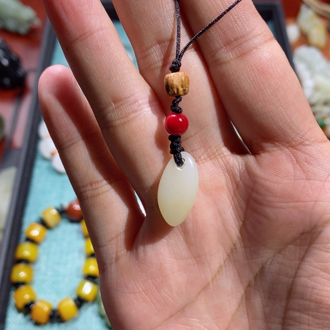 和田玉未镶嵌颈饰乐**码