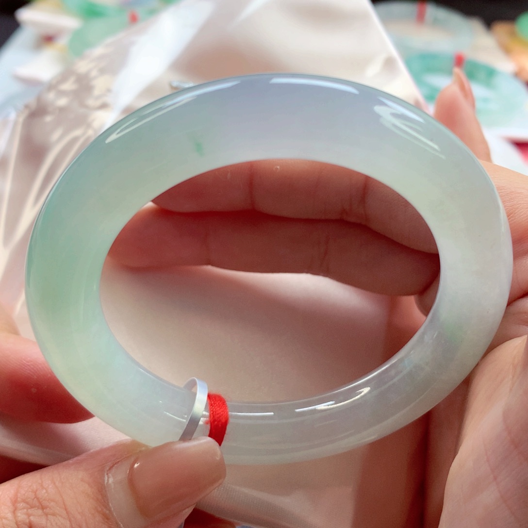 翡翠未镶嵌手镯（圆镯）师妹幻彩冰胶（7号）