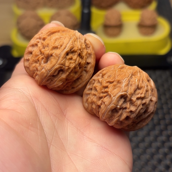 吊坠文玩核桃37山地红皮磨盘狮子头