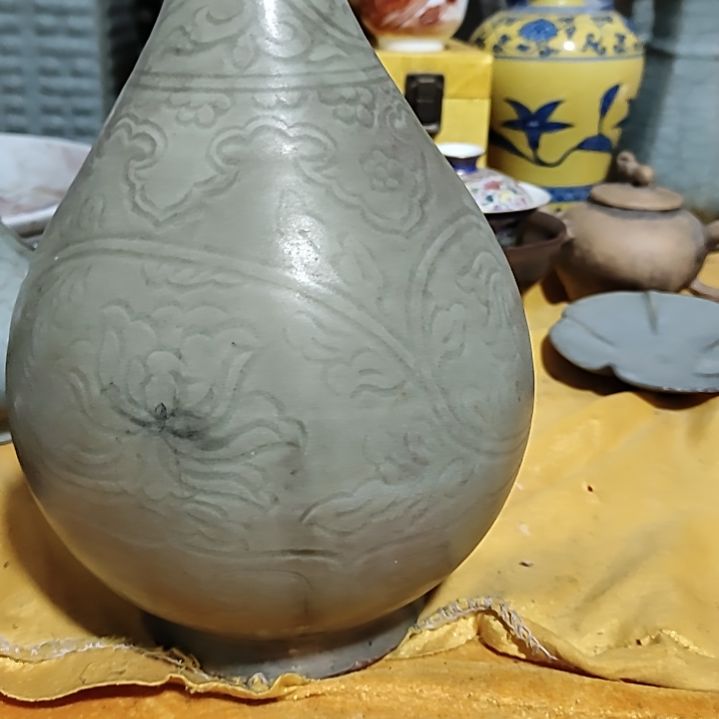 瓶有*思浙江龙泉窑工艺艺术珍藏品