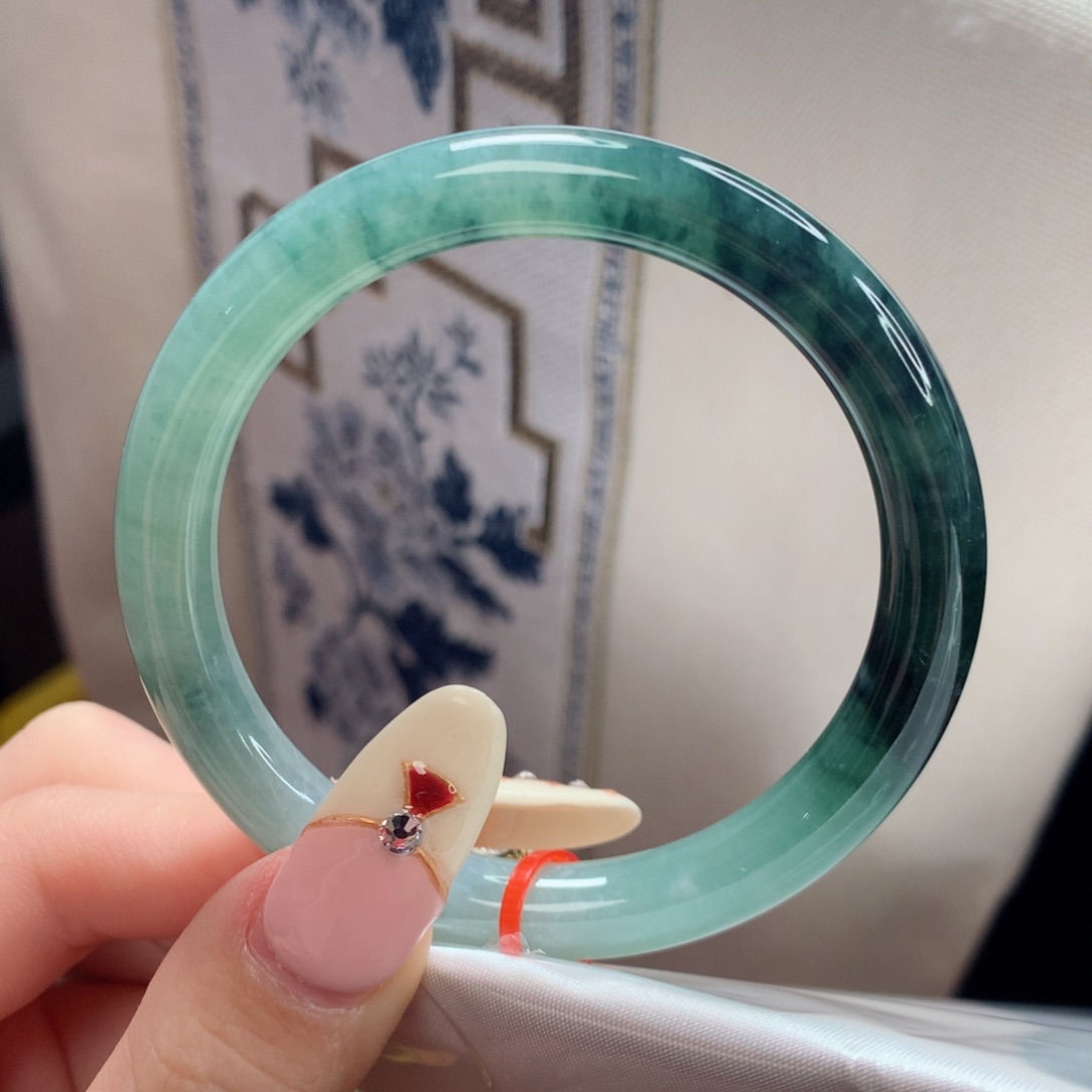 翡翠手镯未镶嵌52.8圈口