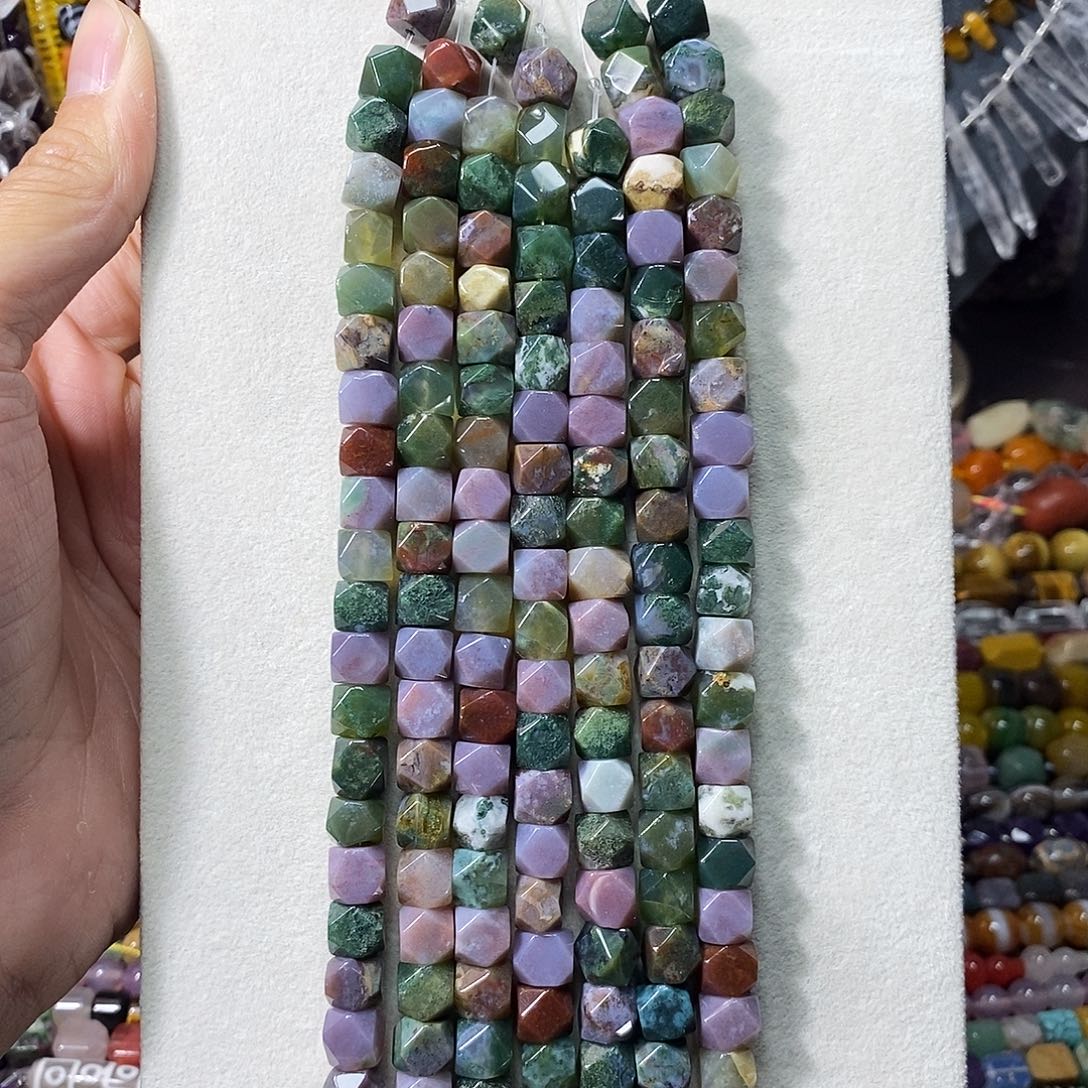 石英质玉未镶嵌，印度玛瑙切八角8×8mm25颗，