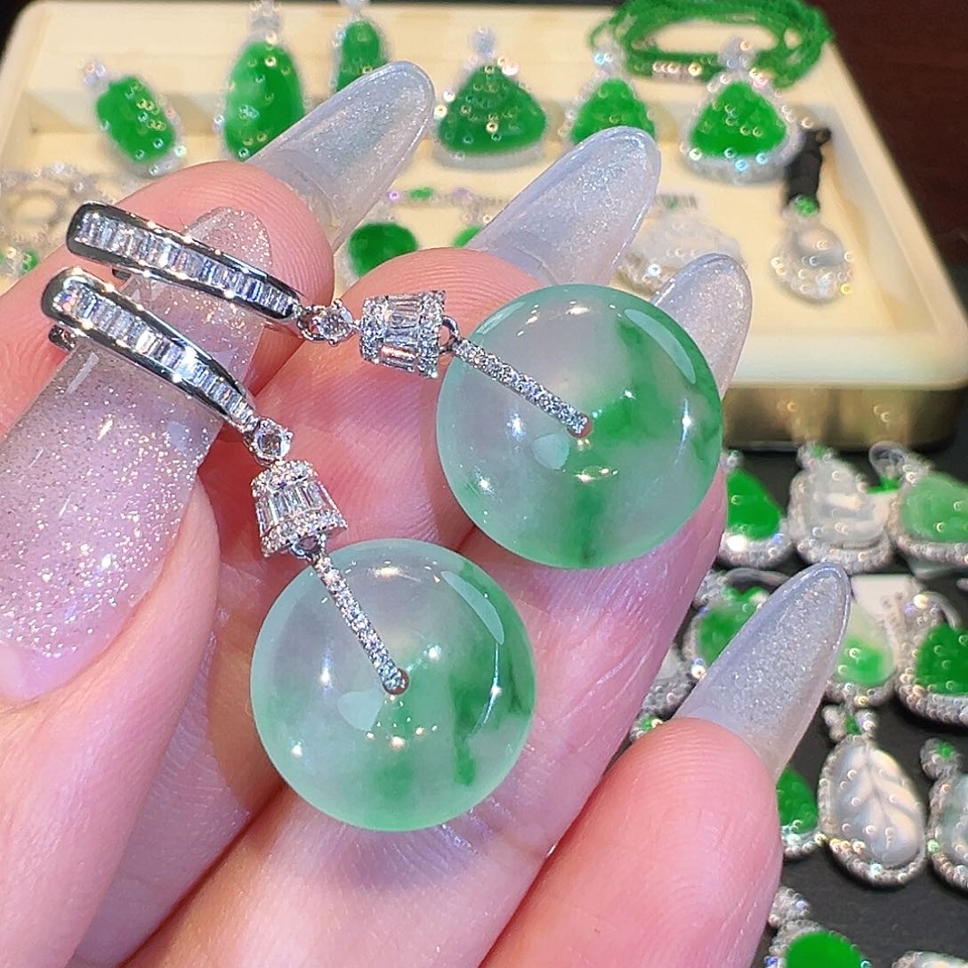 翡翠耳环18K金镶嵌翡翠