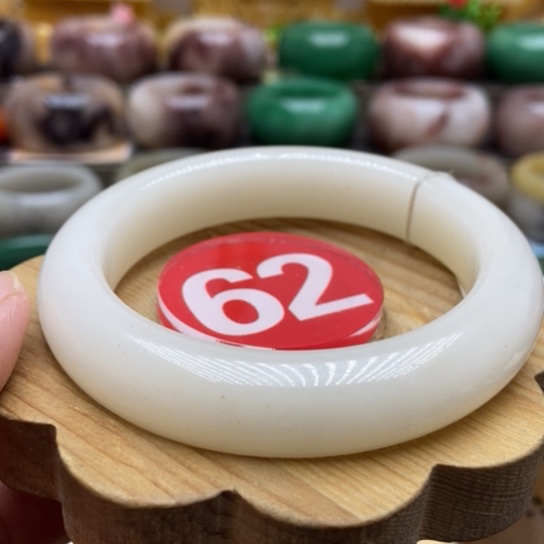 未镶嵌手镯石英质玉