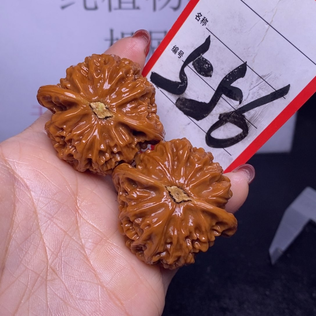 文玩核桃把件556/43宫灯