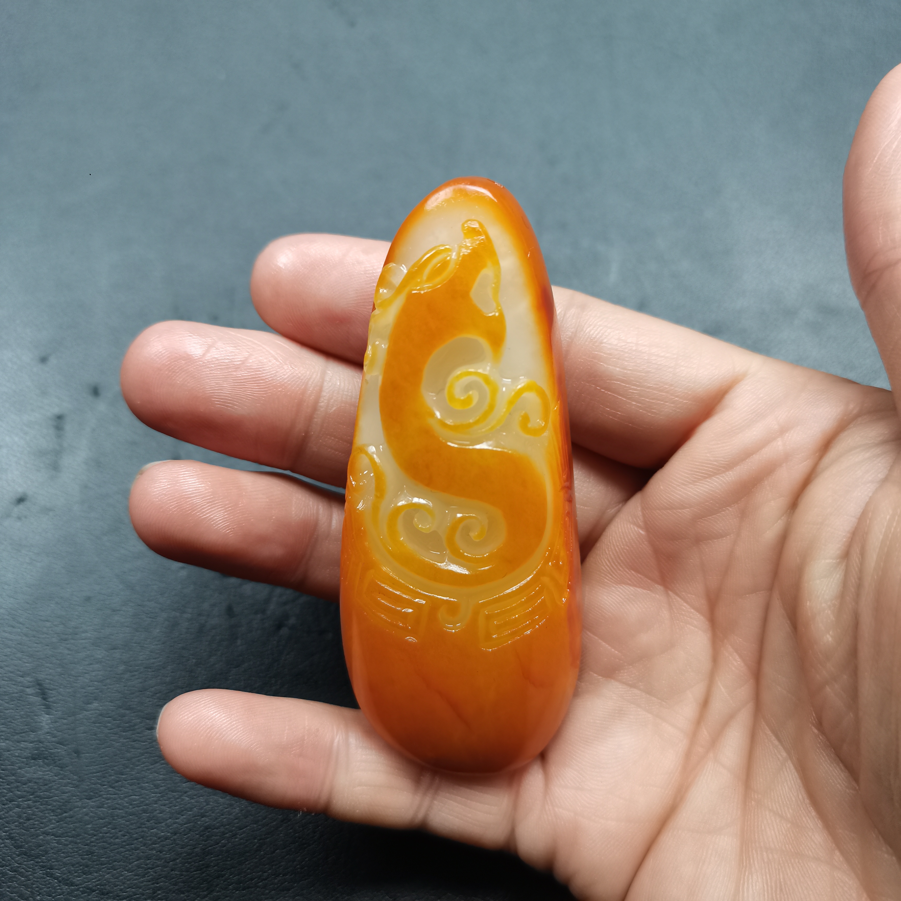 新疆和田玉龙行天下108克