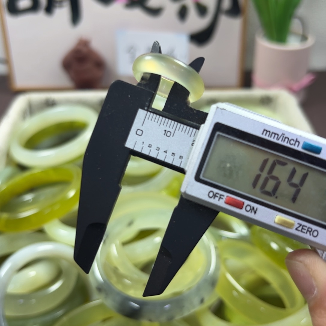 蛇纹石玉手镯未镶嵌24
