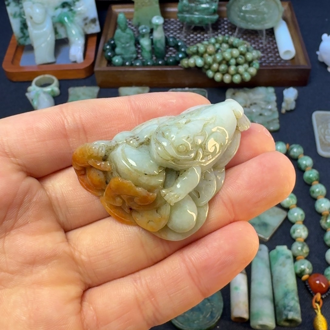 翡翠颈饰未镶嵌翡翠颈饰未镶嵌..