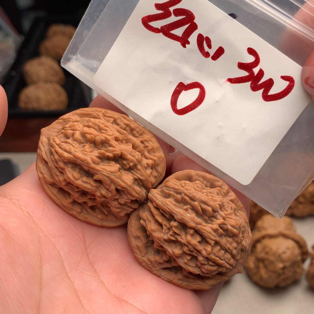 文玩核桃把件红心3w............