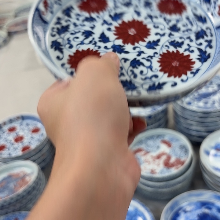 瓷片釉里红缠枝莲大胡乘景德镇