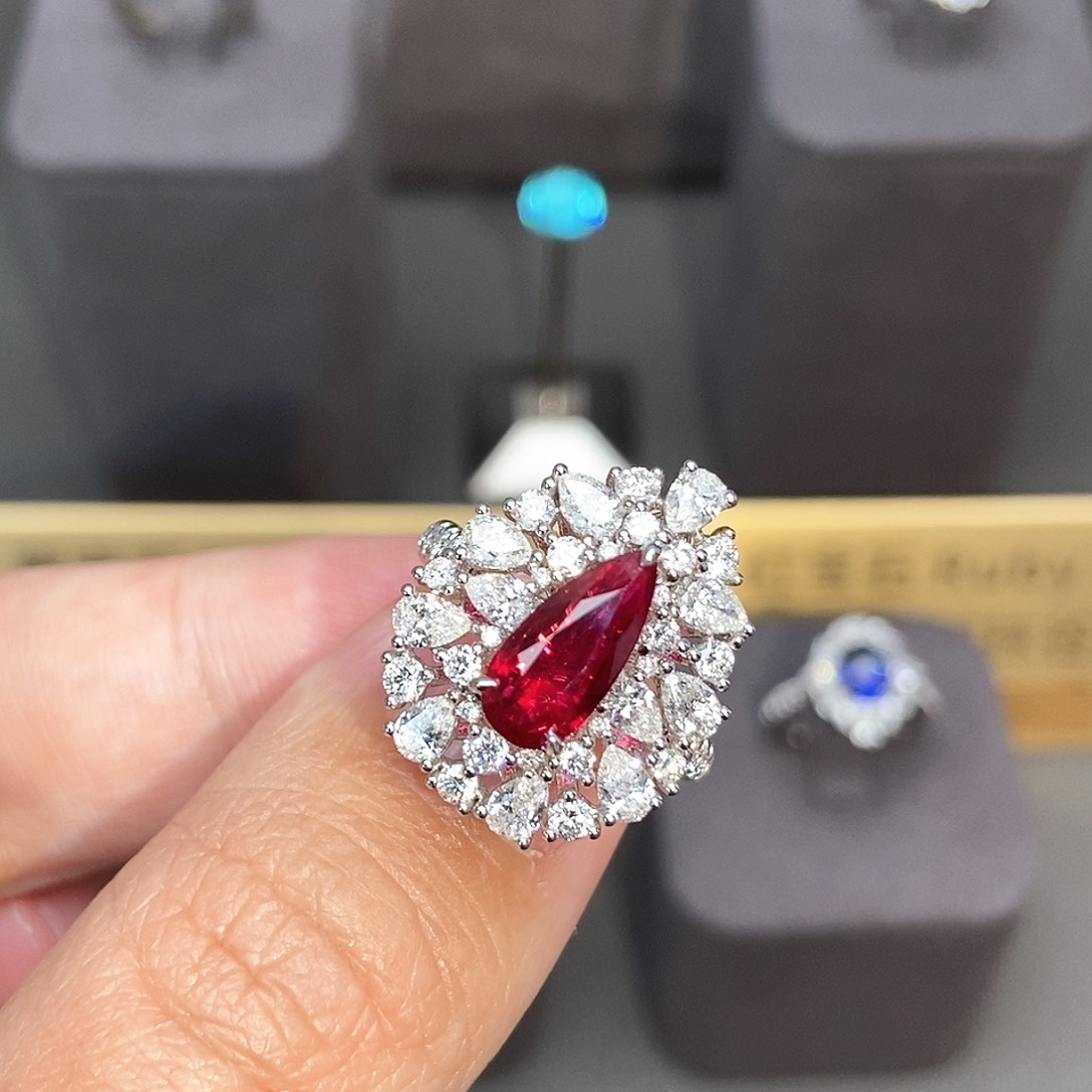 红宝石戒指18K金镶嵌2.07克拉