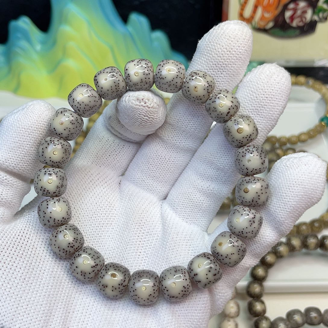 星月菩提手串周****805。11/10深灰黄金瞳