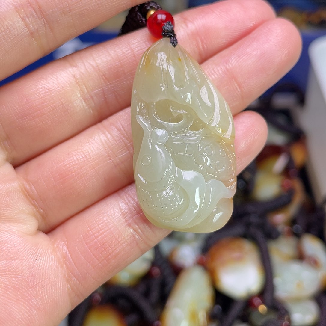 和田玉颈饰未镶嵌