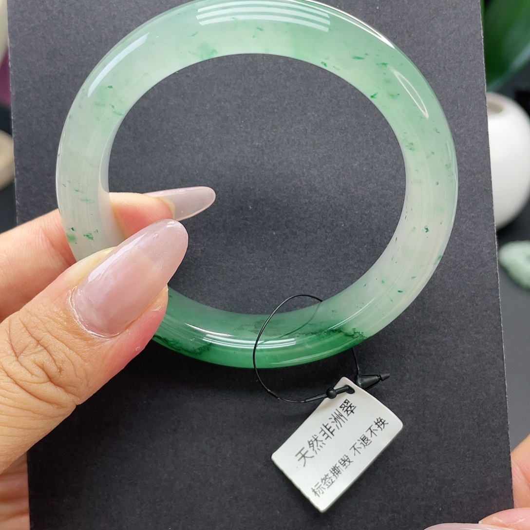 未镶嵌手镯石英质玉