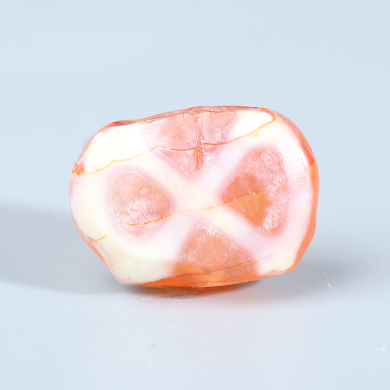 XY21-08 贝克二期8字蚀花红玉髓板珠 9*6.2mm