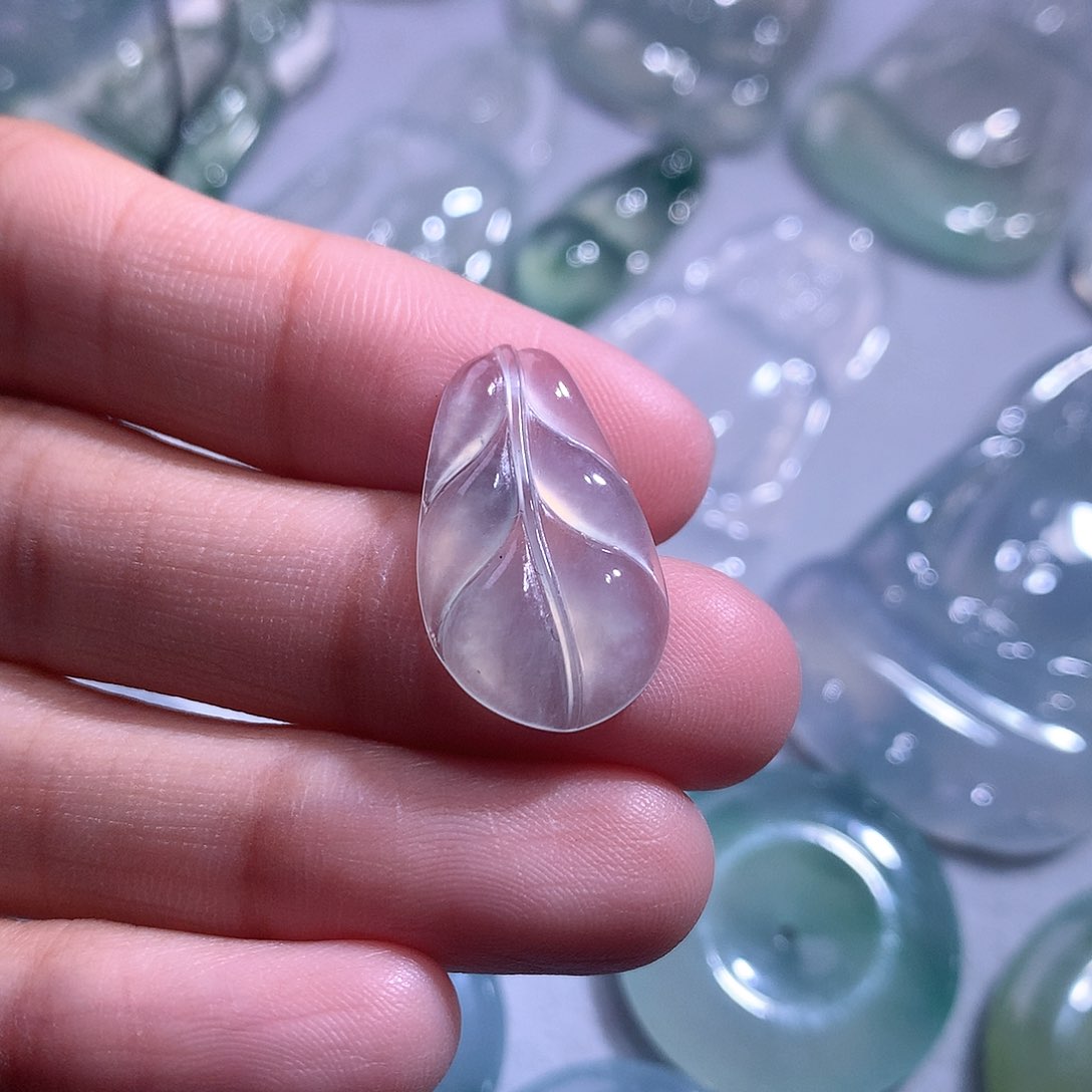 【闪购商品】翡翠颈饰未镶嵌叶子