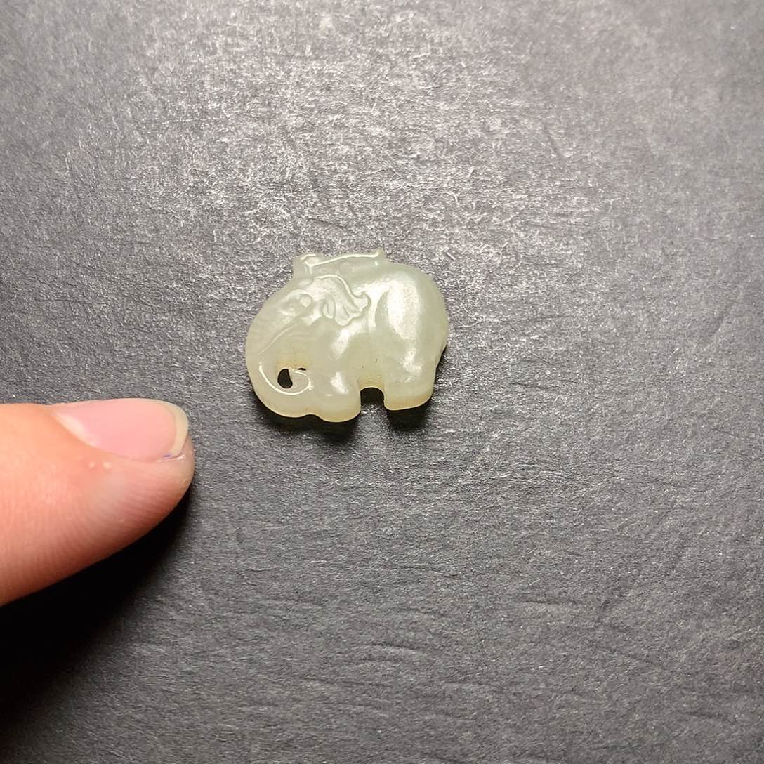 颈饰未镶嵌和田玉大象