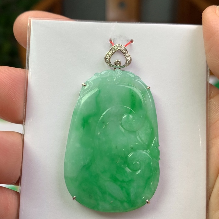 翡翠18K金镶嵌颈饰翡翠吊坠