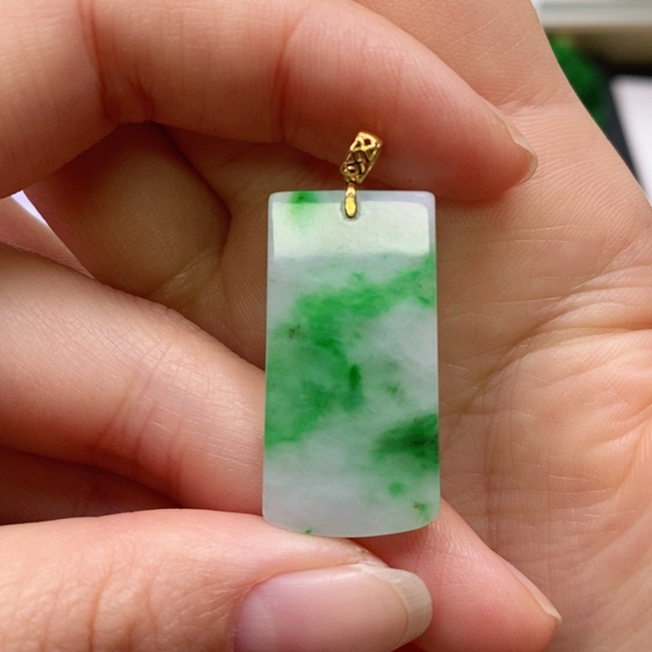 翡翠颈饰未镶嵌吊坠