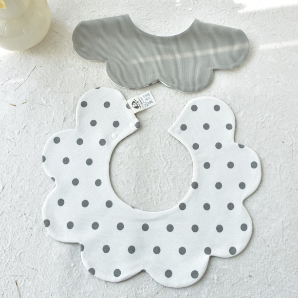 故事我可爱ins风新生儿防吐奶柔软透气花瓣口水巾围兜婴儿