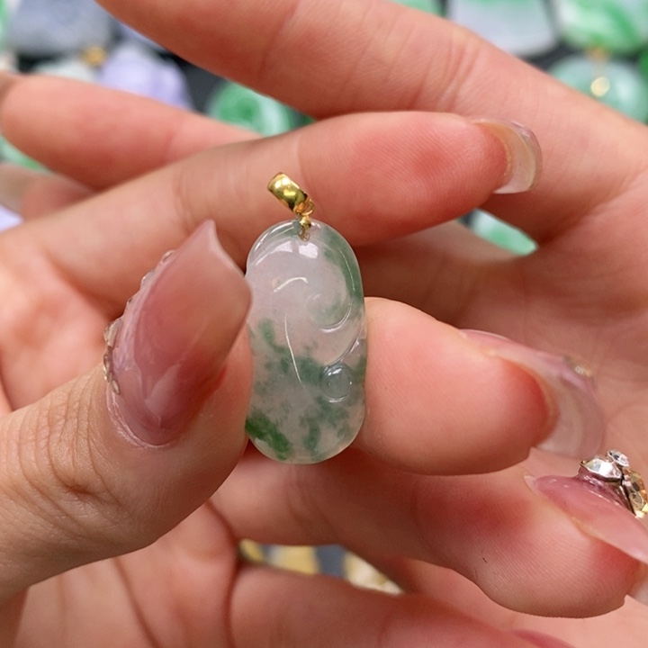 翡翠颈饰未镶嵌吊坠