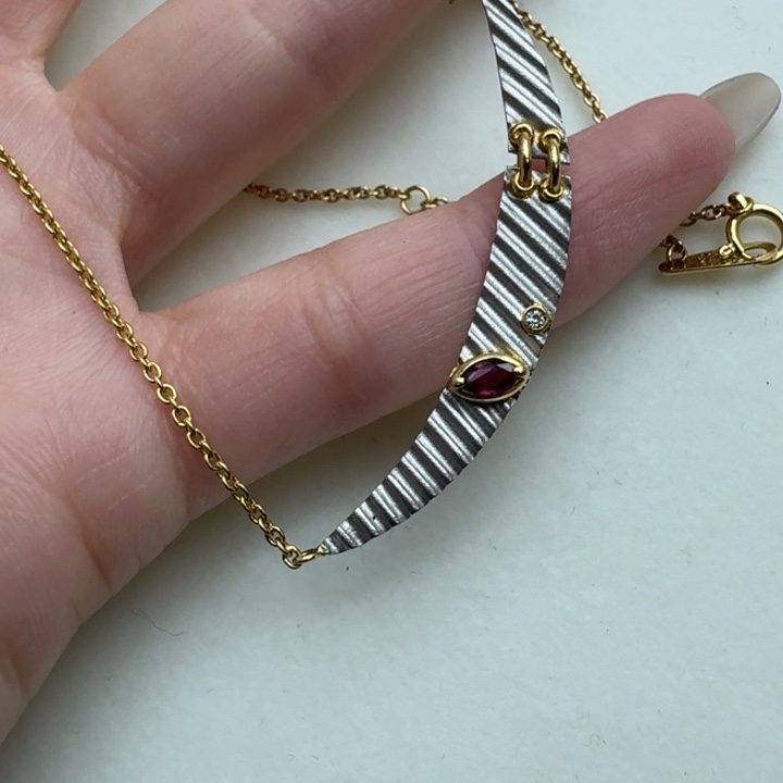 红宝石颈饰未镶嵌